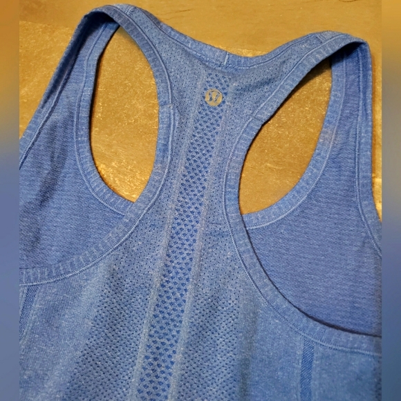 Lululemon Run: Swiftly Tech Racerback. Heathered Lullaby (blue / purple). Size 8 - Picture 8 of 14